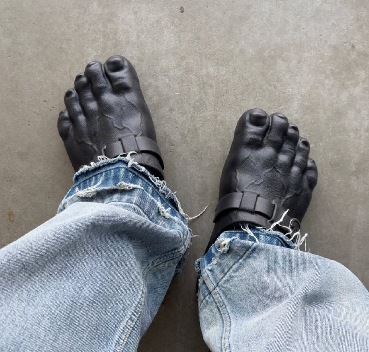 BRAVEST STUDIO FOOT CLOG BLACK
